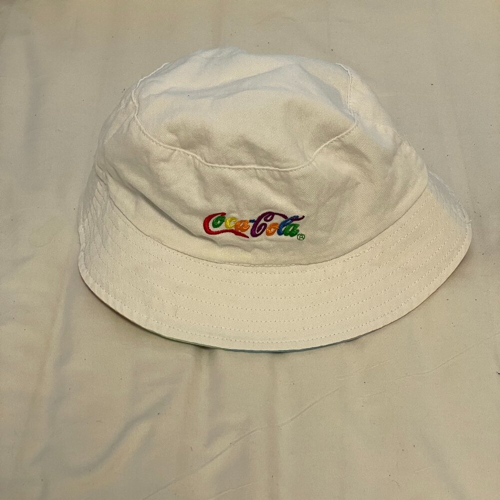 🤝 Reversible Coca Cola Bucket Hat 🤝